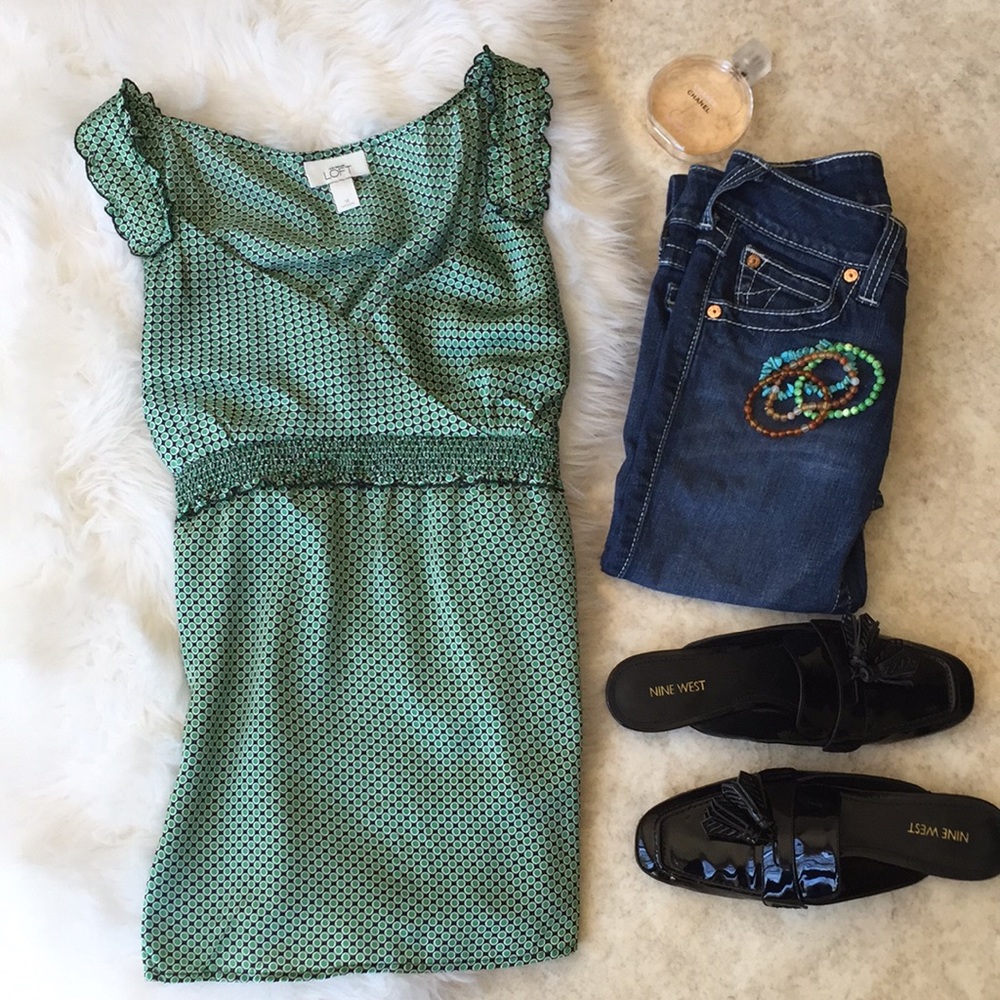 🌸Ann Taylor loft sleeveless blouse Polkadot